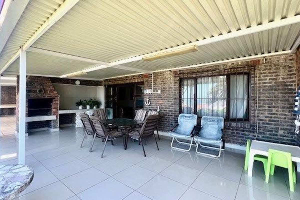 Modern Coastal Townhouse With Stunning Sea Views – Fully Furnished & Includes A Beach Buggy! - Photo 4