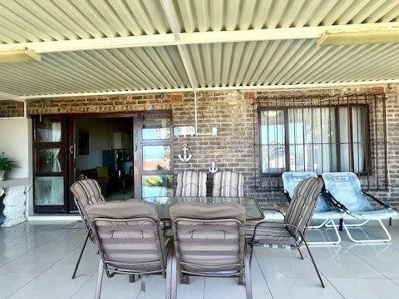 Modern Coastal Townhouse With Stunning Sea Views – Fully Furnished & Includes A Beach Buggy! - Photo 5