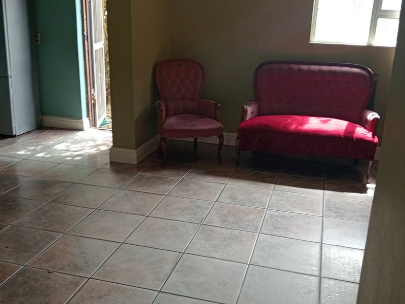 Lovely 4 Bedroom Home in Westridge - Photo 7