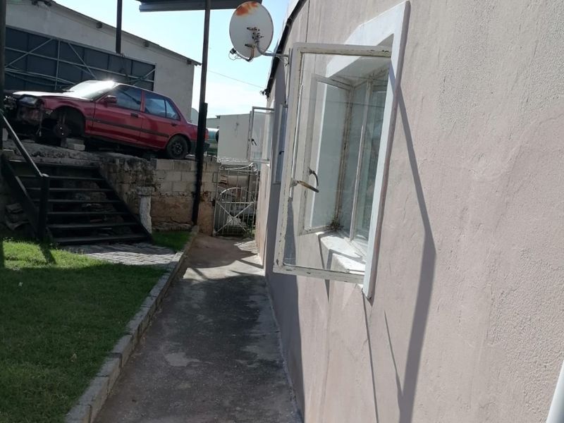 Spacious family home with entertainment  - Photo 4