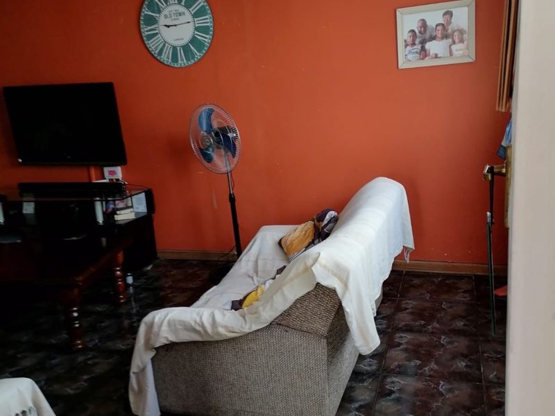 Spacious family home with entertainment  - Photo 7