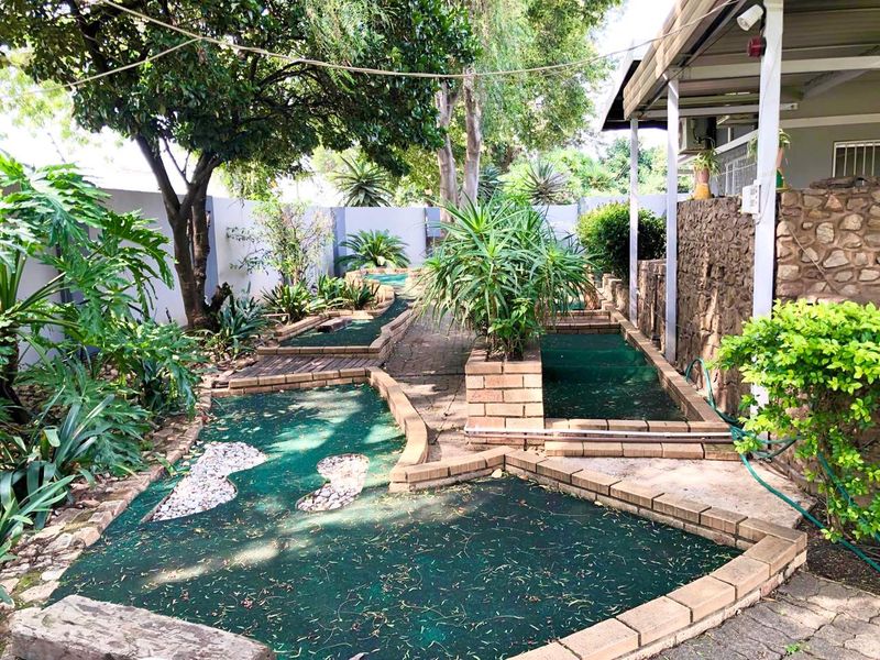 Comfortable 5 Bedroom Family Home | Pool | Mini Golf course | - Photo 7