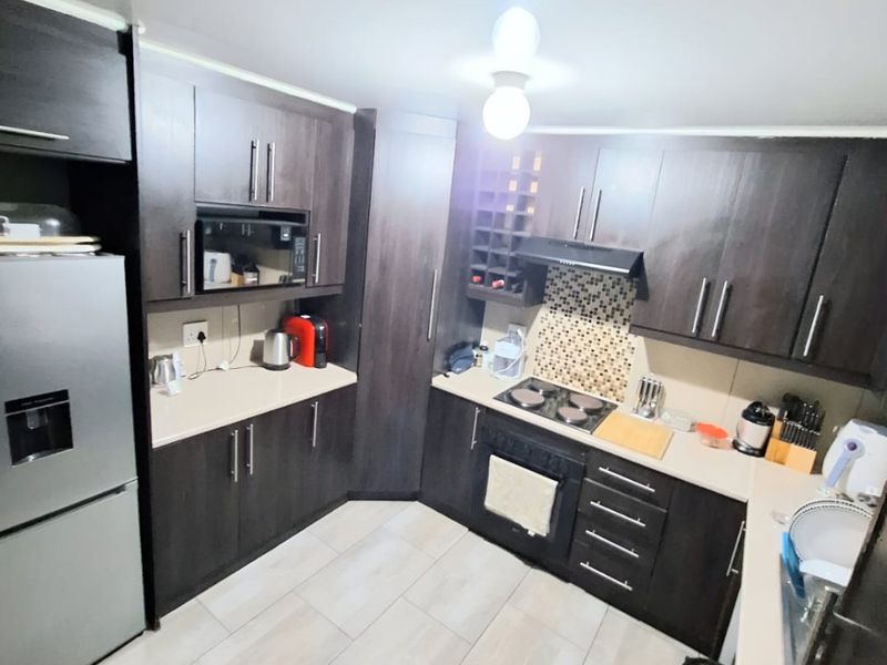 2 Bedroom House for Sale in Rustdal - Photo 5