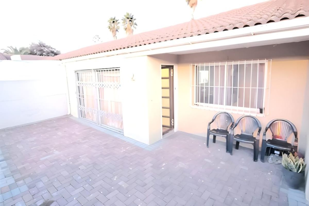 2 Bedroom House for Sale in Rustdal - Photo 2