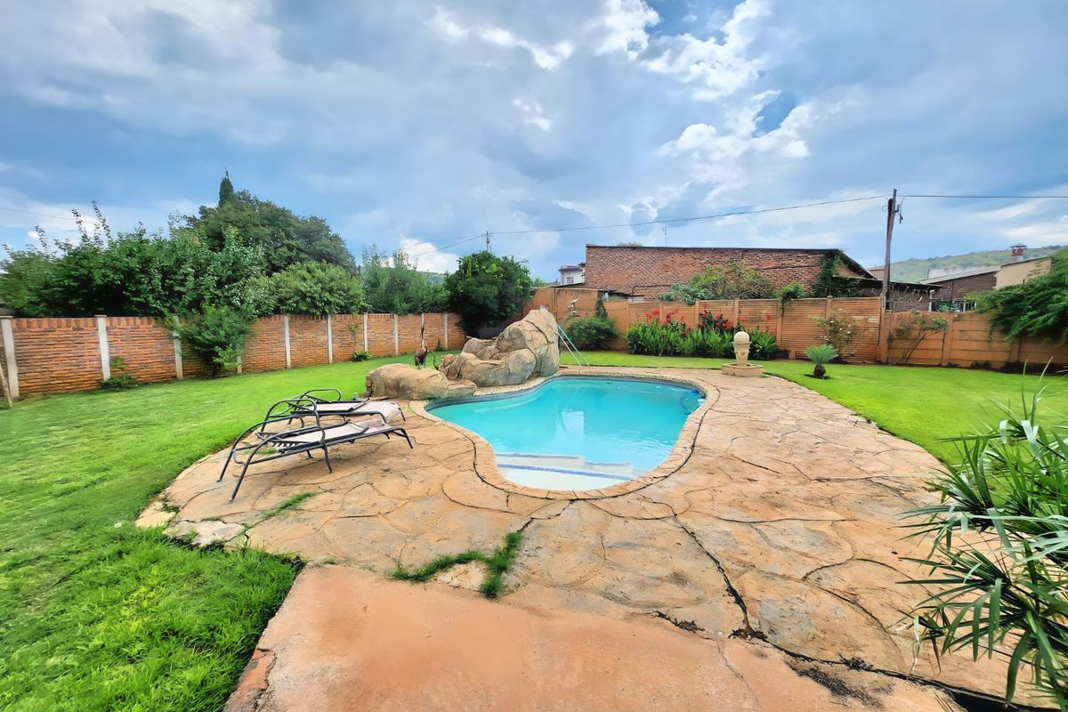 Spacious 4-Bedroom Family Home with Pool, Entertainment Area & Flatlet Potential - Photo 4