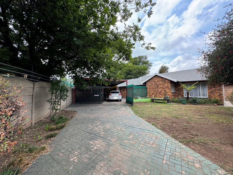 Cozy Family Home with Ample Space and Practical Features - Photo 2