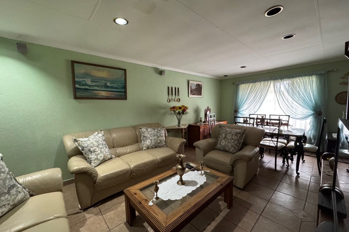 Cozy Family Home with Ample Space and Practical Features - Photo 5