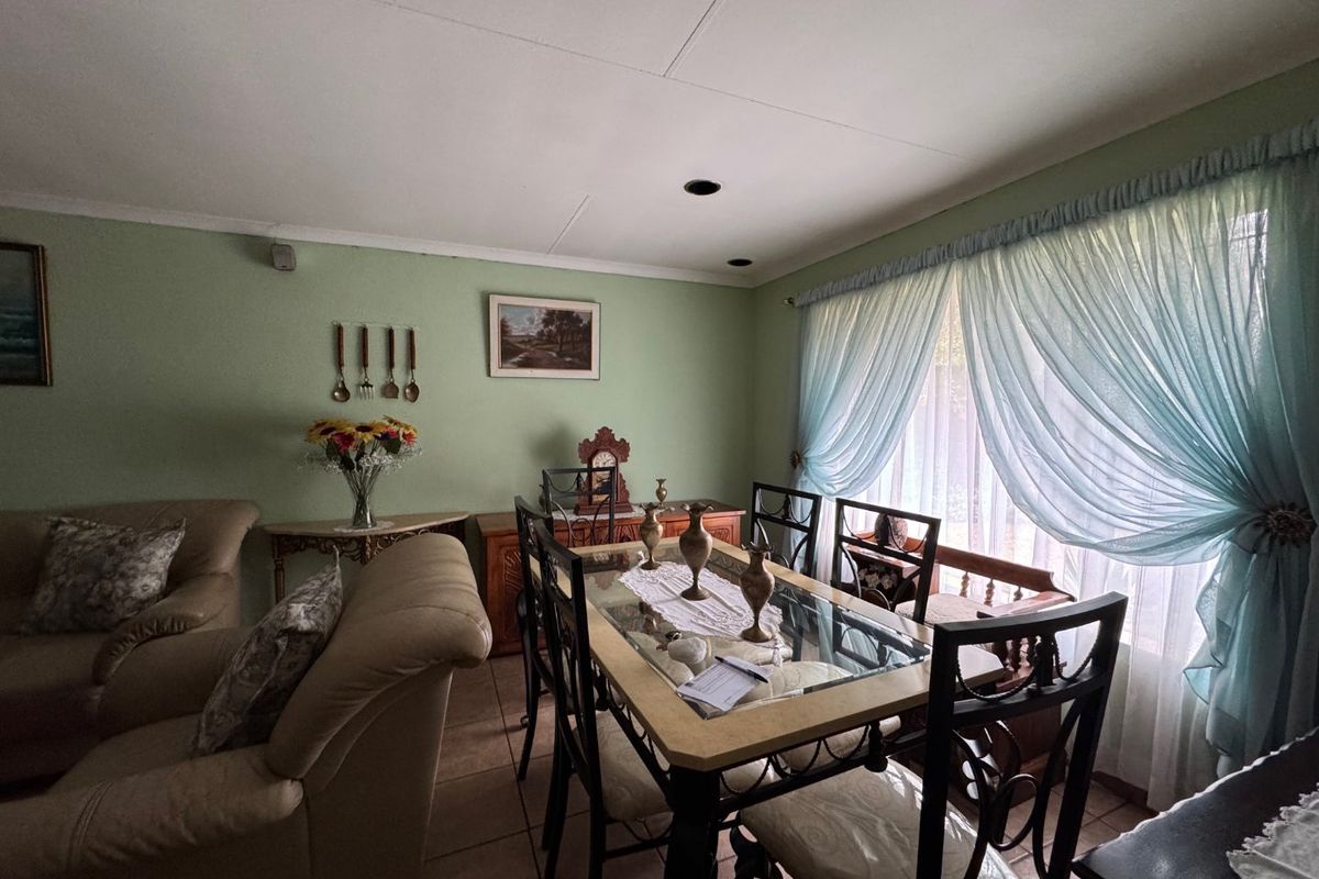 Cozy Family Home with Ample Space and Practical Features - Photo 4