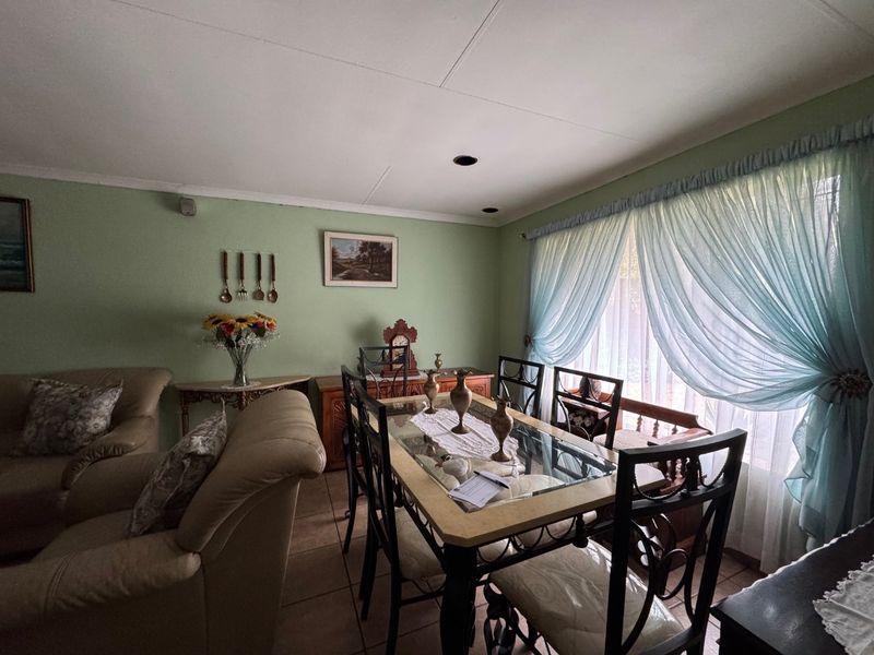 Cozy Family Home with Ample Space and Practical Features - Photo 4