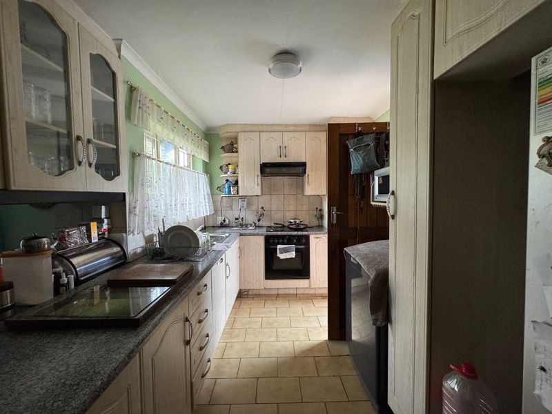 Cozy Family Home with Ample Space and Practical Features - Photo 3