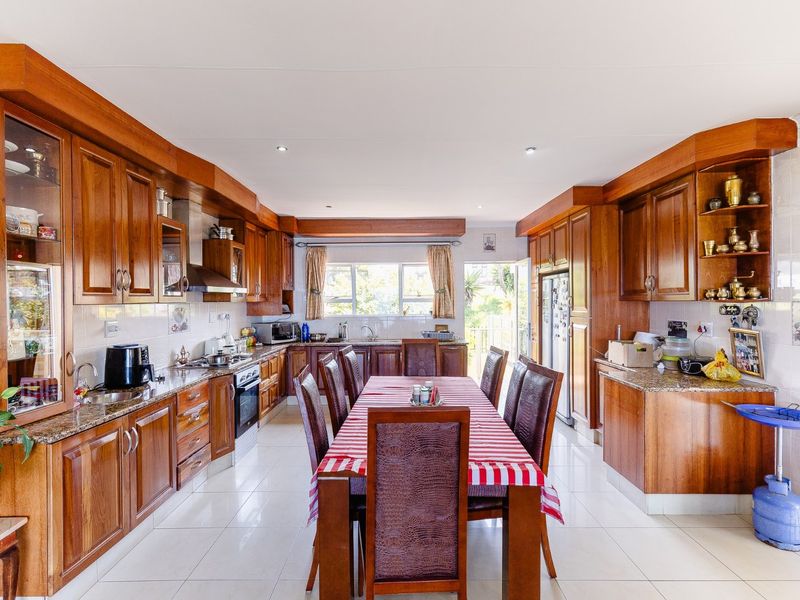 Absolutely Amazing 6 Bedroom House In Oslo beach! - Photo 10