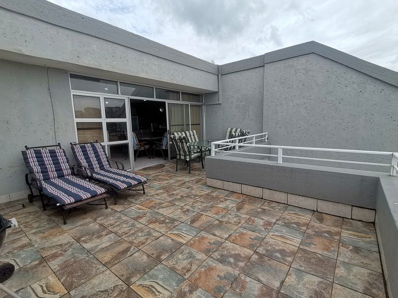 Multi Level Unit with spectacular sea and lagoon views - Photo 6