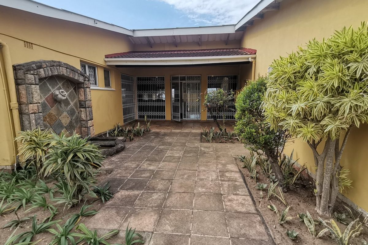 Direct access to the beach - what more can you ask for? - Photo 2