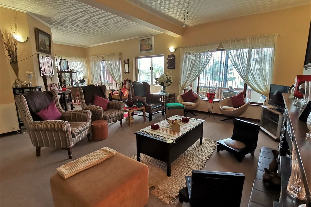 Park your vehicle and walk where you want to be  - Photo 4