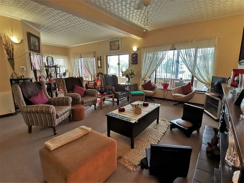 Park your vehicle and walk where you want to be  - Photo 4