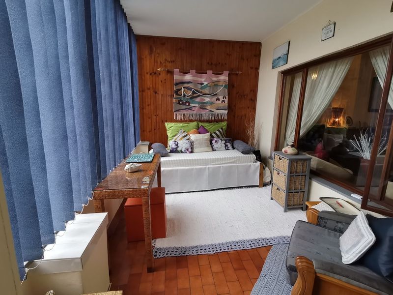 Park your vehicle and walk where you want to be  - Photo 8