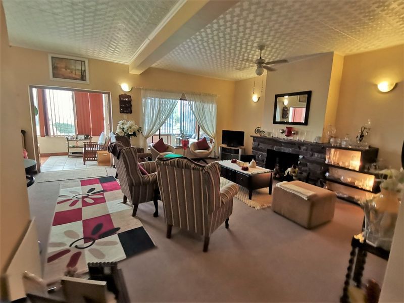 Park your vehicle and walk where you want to be  - Photo 6