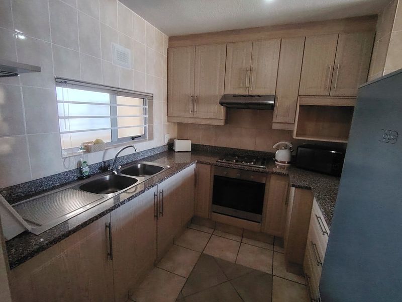 Unit level with parking area but ground floor - Photo 9