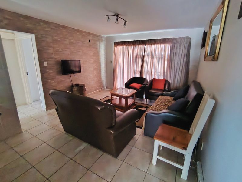 Unit level with parking area but ground floor - Photo 8