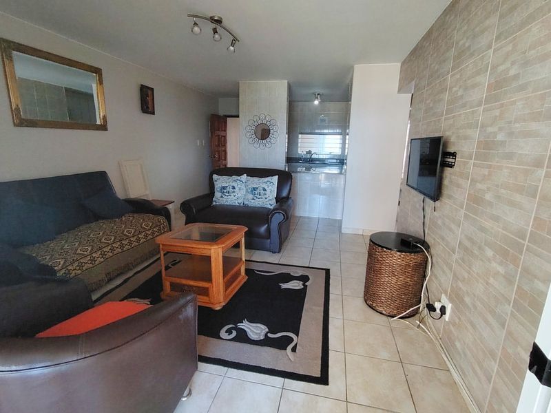 Unit level with parking area but ground floor - Photo 7