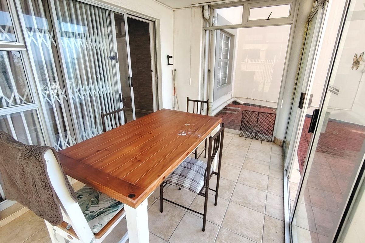 Unit level with parking area but ground floor - Photo 4