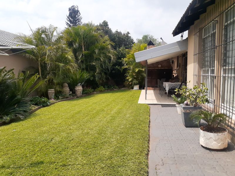 For SALE!! 3 Bedroom Townhouse in Florauna - Photo 3