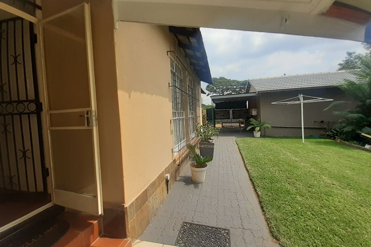 For SALE!! 3 Bedroom Townhouse in Florauna - Photo 2