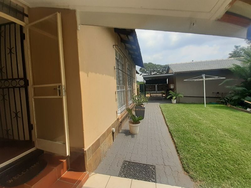 For SALE!! 3 Bedroom Townhouse in Florauna - Photo 2