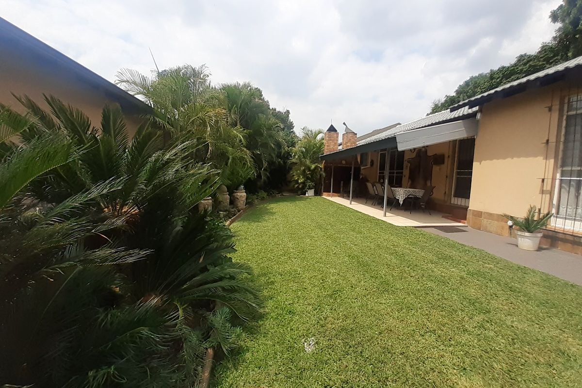 For SALE!! 3 Bedroom Townhouse in Florauna - Photo 3