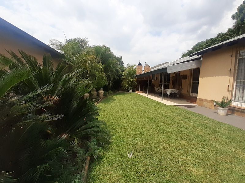 For SALE!! 3 Bedroom Townhouse in Florauna - Photo 3