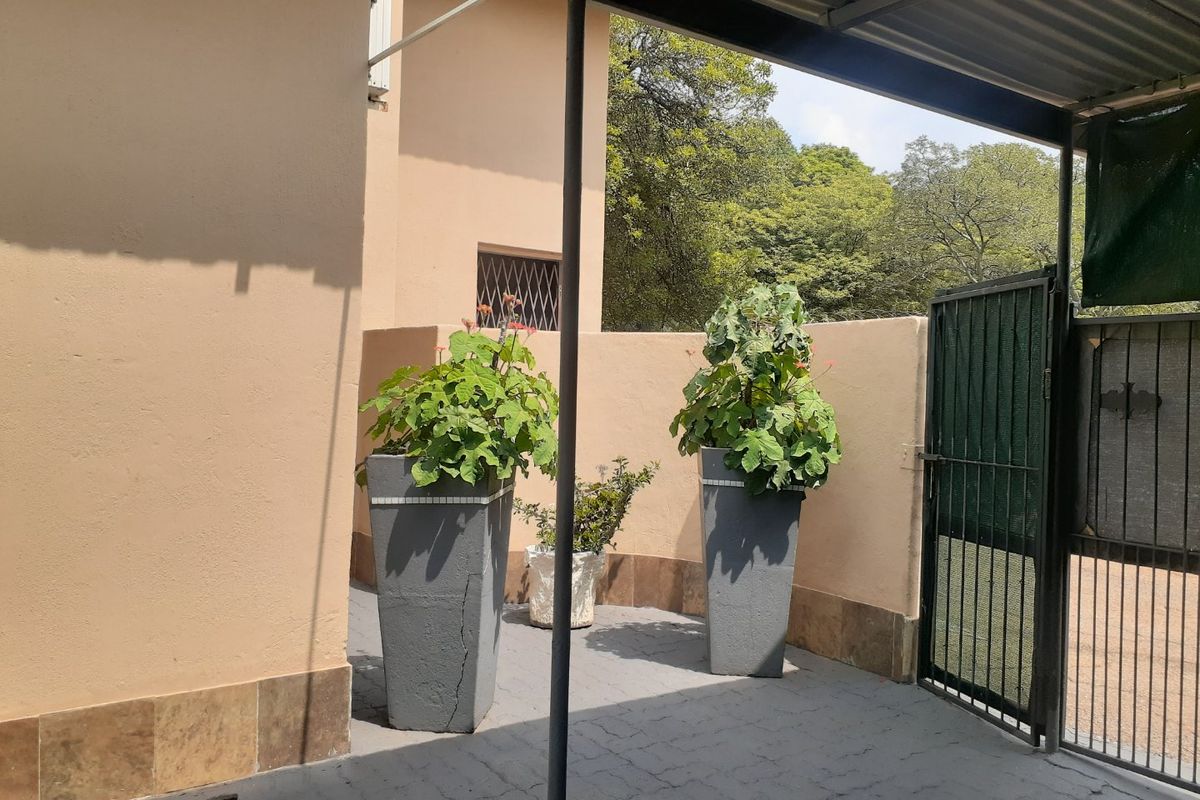 For SALE!! 3 Bedroom Townhouse in Florauna - Photo 5