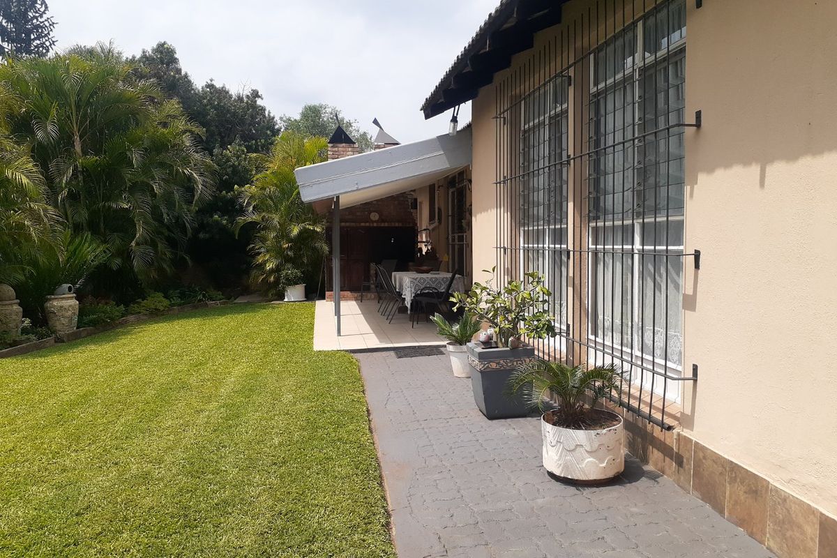 For SALE!! 3 Bedroom Townhouse in Florauna - Photo 2