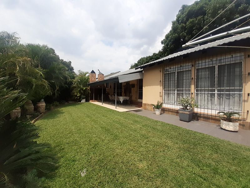 For SALE!! Massive 154 sqm 3 Bedroom Townhouse in Florauna! - Photo 8
