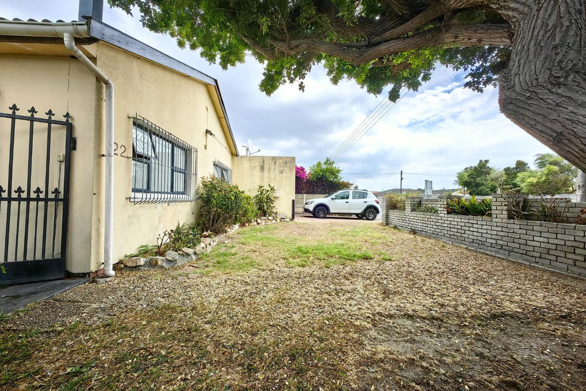 4 Bedroom Investor's Dream in Prime Location! - Photo 3