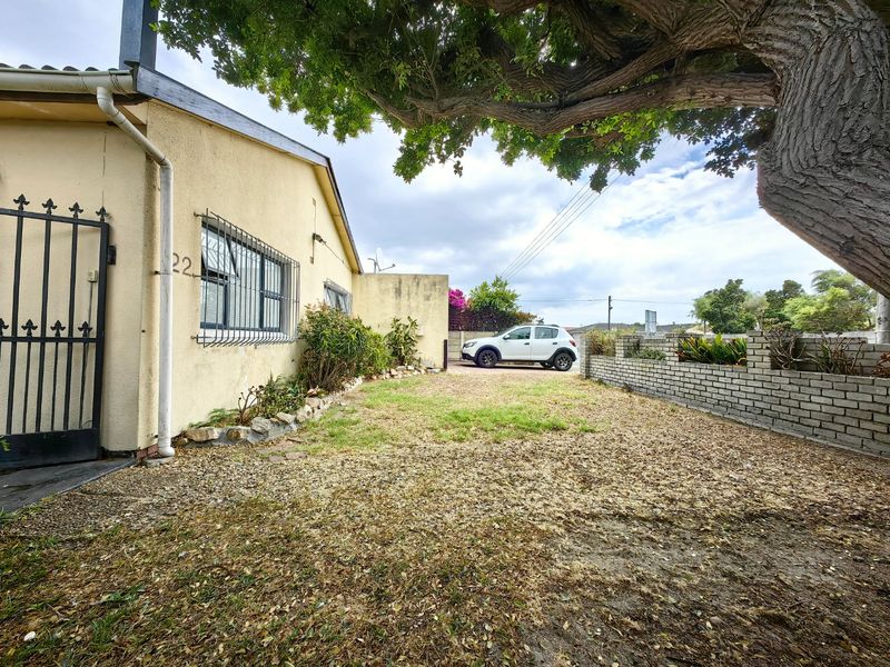 4 Bedroom Investor's Dream in Prime Location! - Photo 3