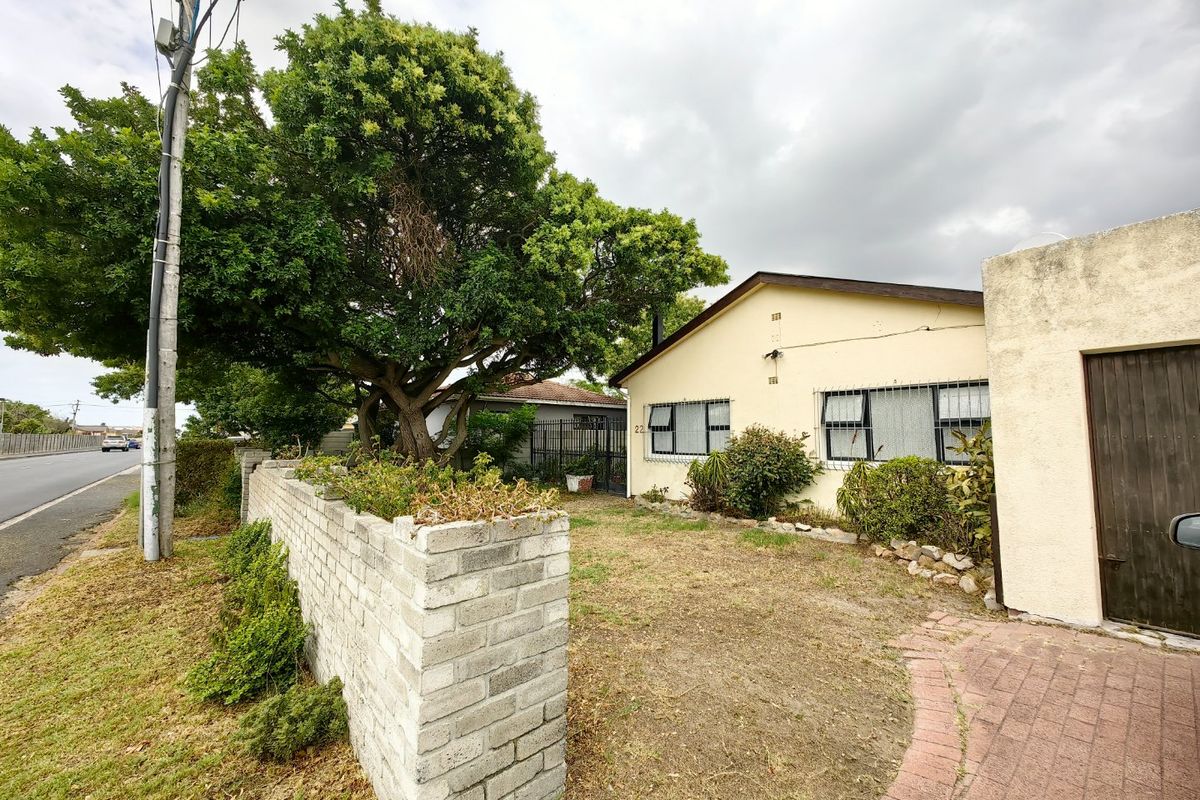 4 Bedroom Investor's Dream in Prime Location! - Photo 4