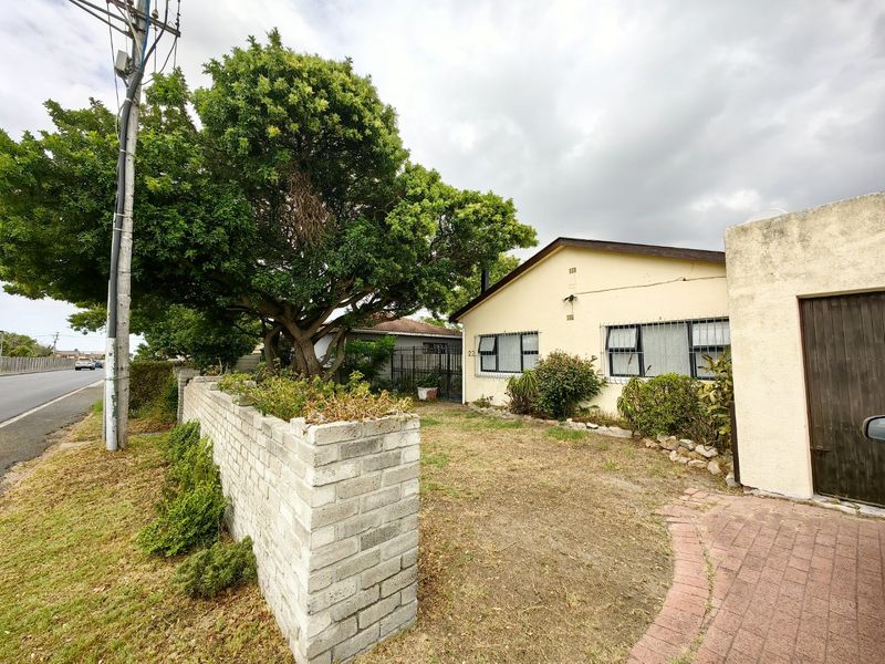 4 Bedroom Investor's Dream in Prime Location! - Photo 4