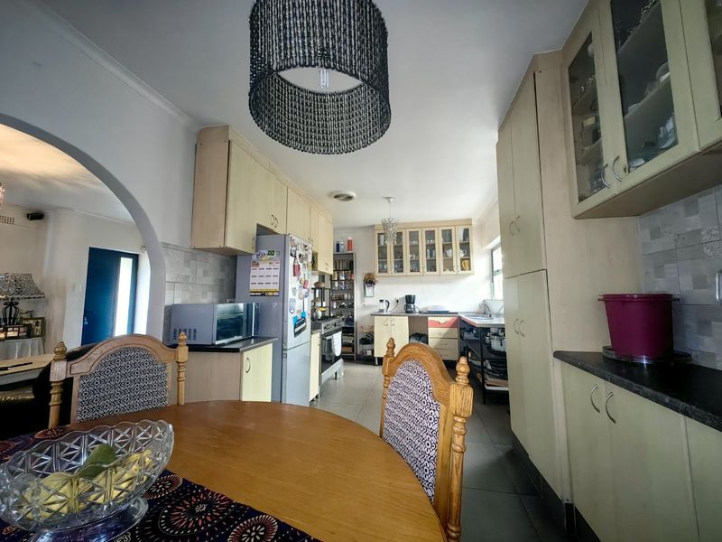 4 Bedroom Investor's Dream in Prime Location! - Photo 10