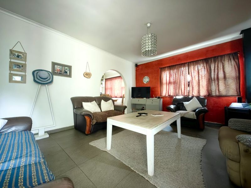 4 Bedroom Investor's Dream in Prime Location! - Photo 7