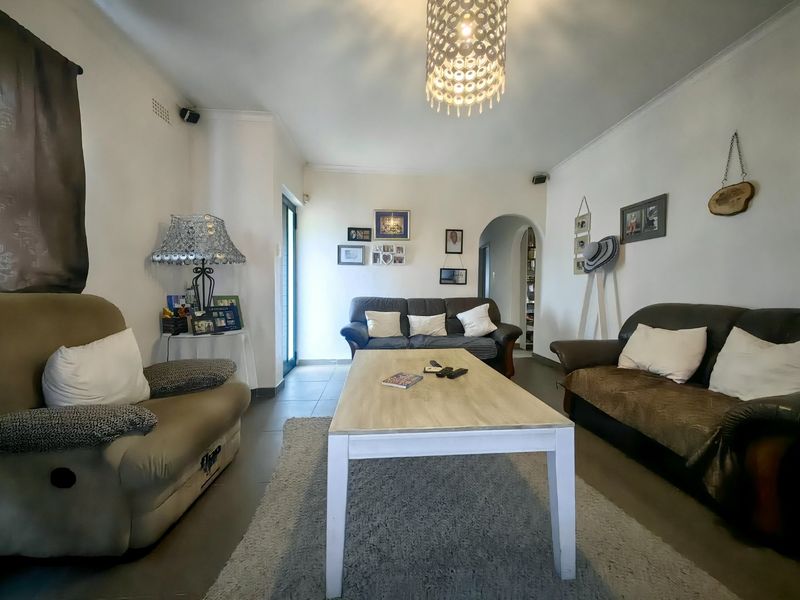 4 Bedroom Investor's Dream in Prime Location! - Photo 8