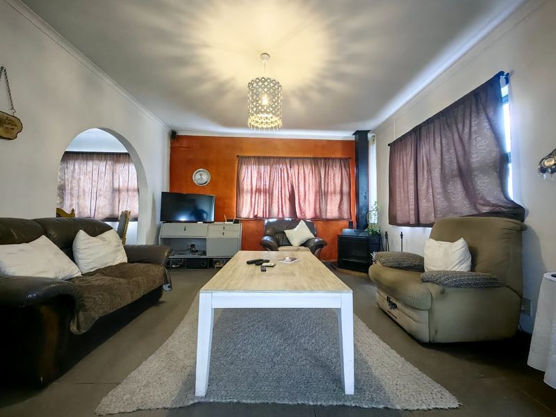 4 Bedroom Investor's Dream in Prime Location! - Photo 6