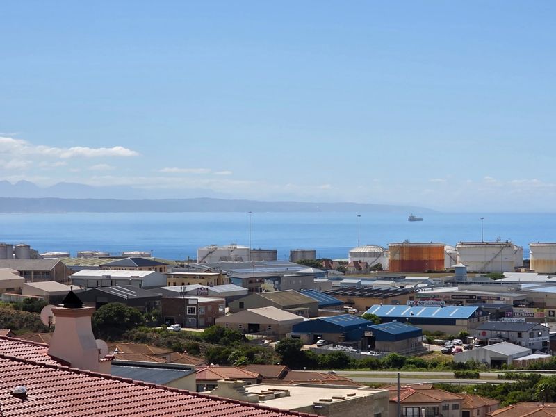 Large House... Separate Apartment... Excellent Mountain and Ocean Views !!! - Photo 3