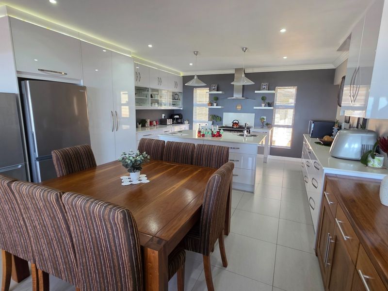 Large House... Separate Apartment... Excellent Mountain and Ocean Views !!! - Photo 8