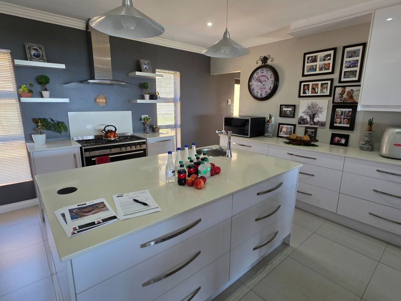 Large House... Separate Apartment... Excellent Mountain and Ocean Views !!! - Photo 10