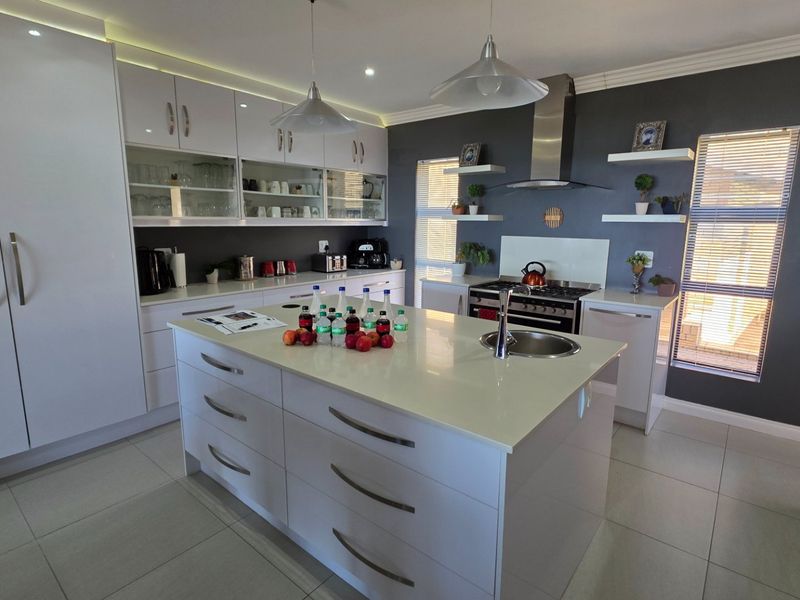 Large House... Separate Apartment... Excellent Mountain and Ocean Views !!! - Photo 9