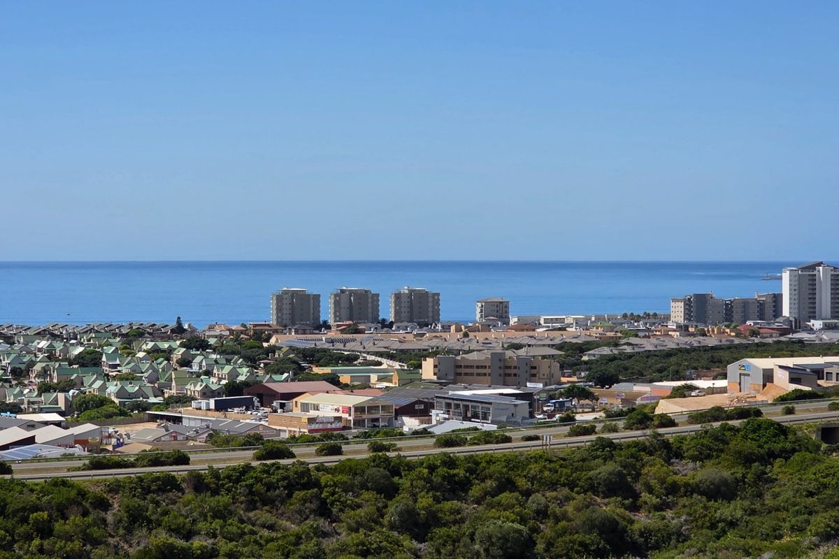 Large House... Separate Apartment... Excellent Mountain and Ocean Views !!! - Photo 5