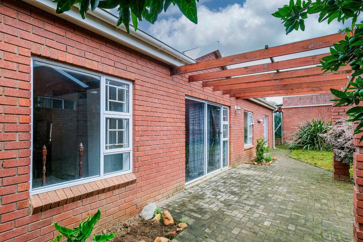 Fixer-Upper Gem in Denneoord – Full of Potential! - Photo 2