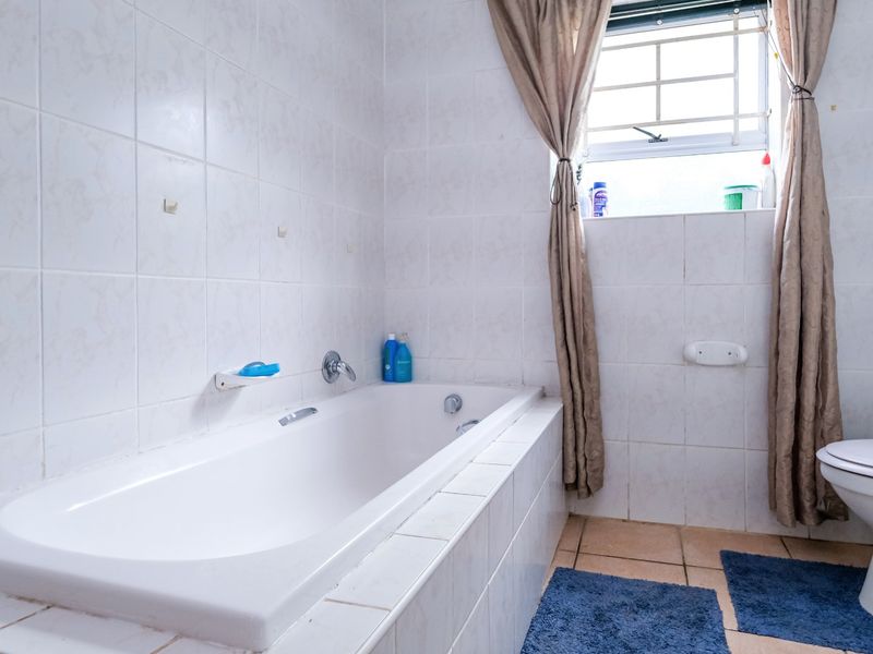 Fixer-Upper Gem in Denneoord – Full of Potential! - Photo 8