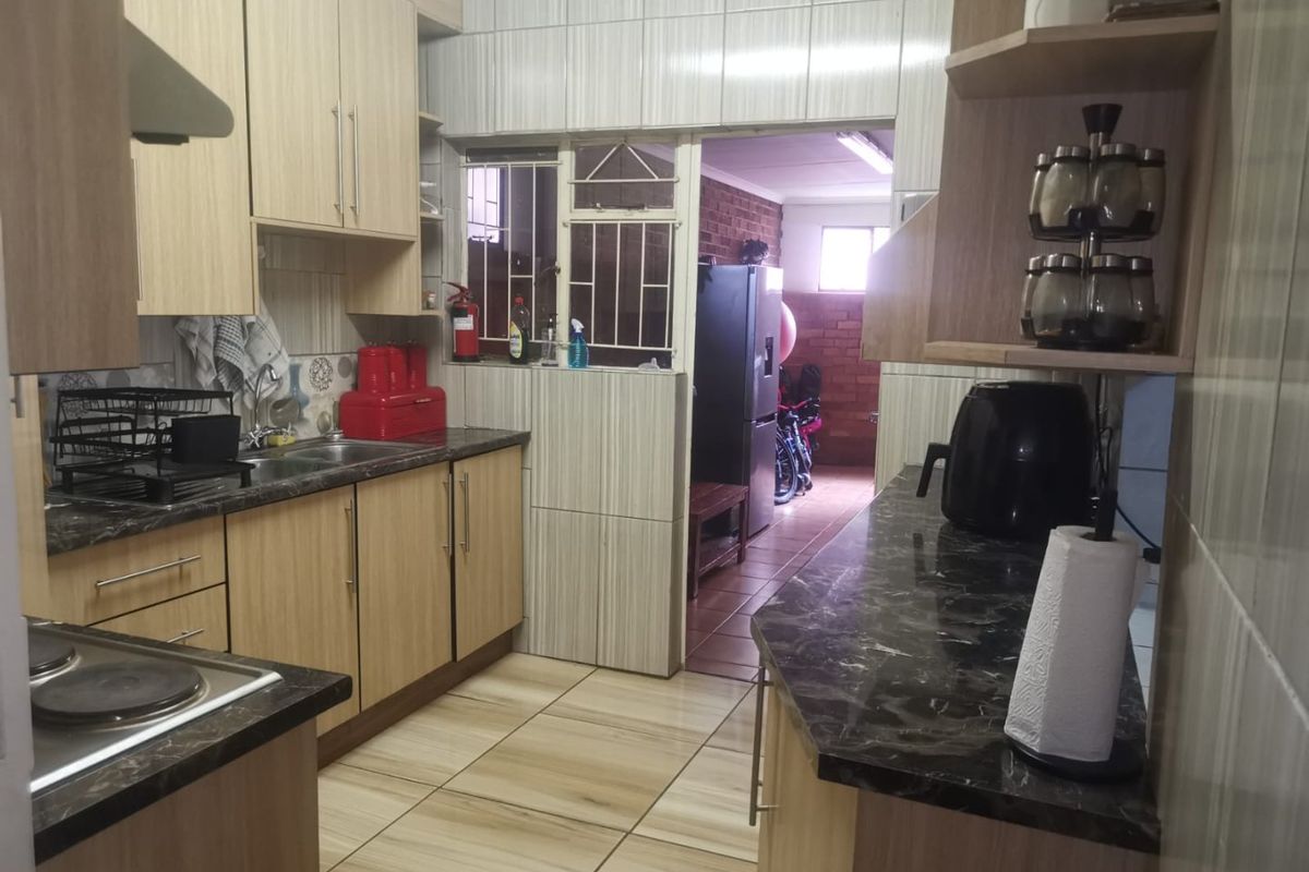 Spacious Family Home for Sale - Photo 4