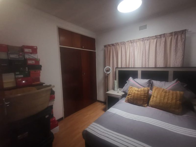 Spacious Family Home for Sale - Photo 8